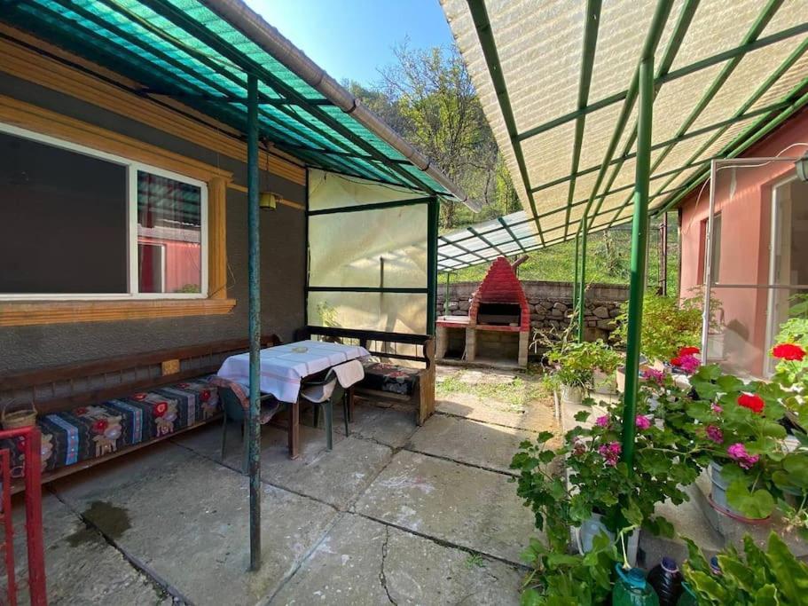 Вилла Casa- Viata La Tara Bucuresci Экстерьер фото