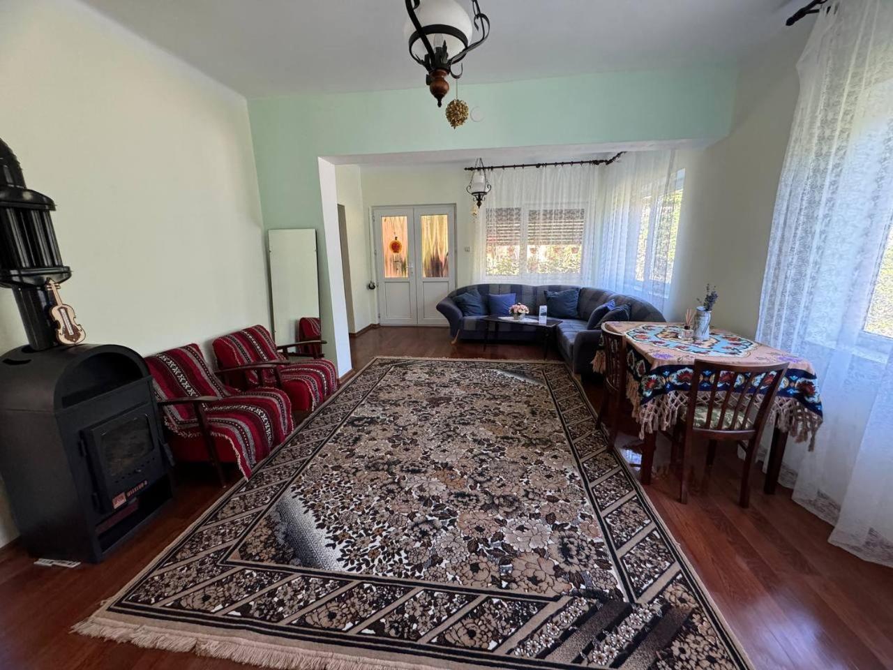 Вилла Casa- Viata La Tara Bucuresci Экстерьер фото