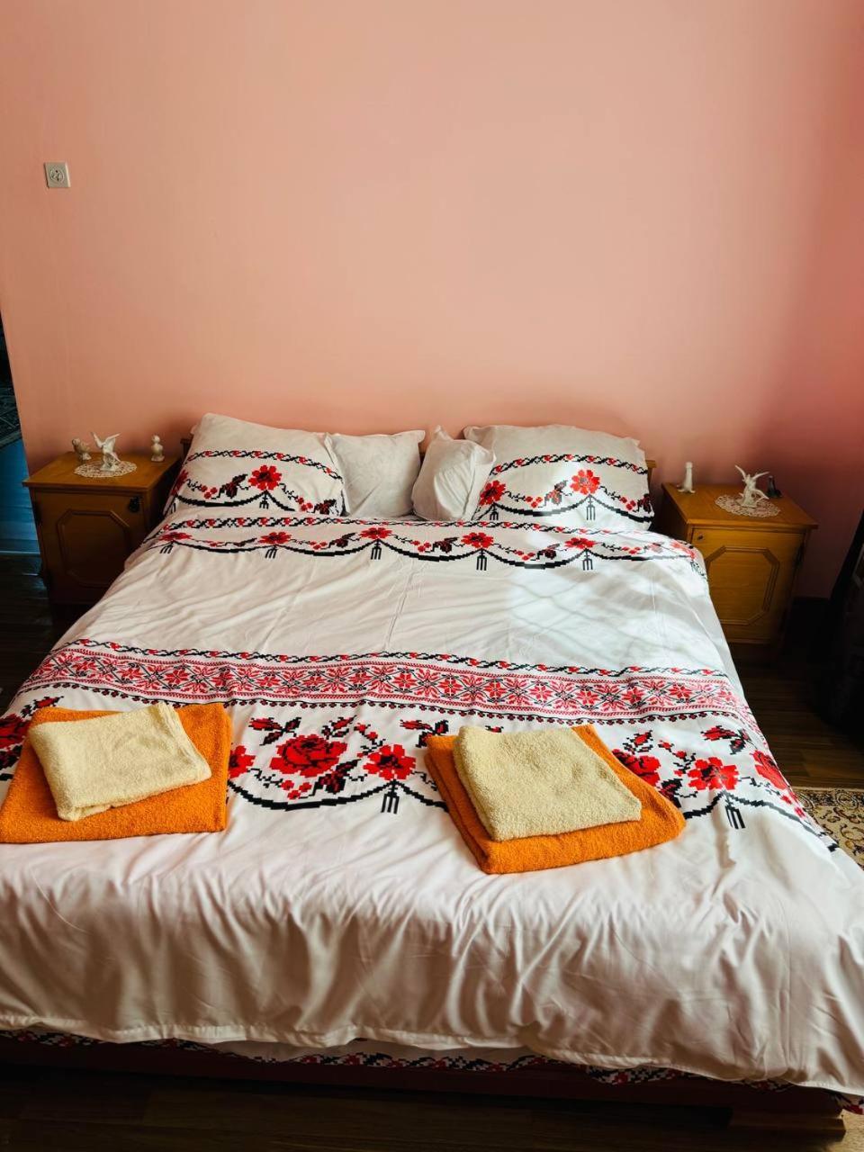 Вилла Casa- Viata La Tara Bucuresci Экстерьер фото
